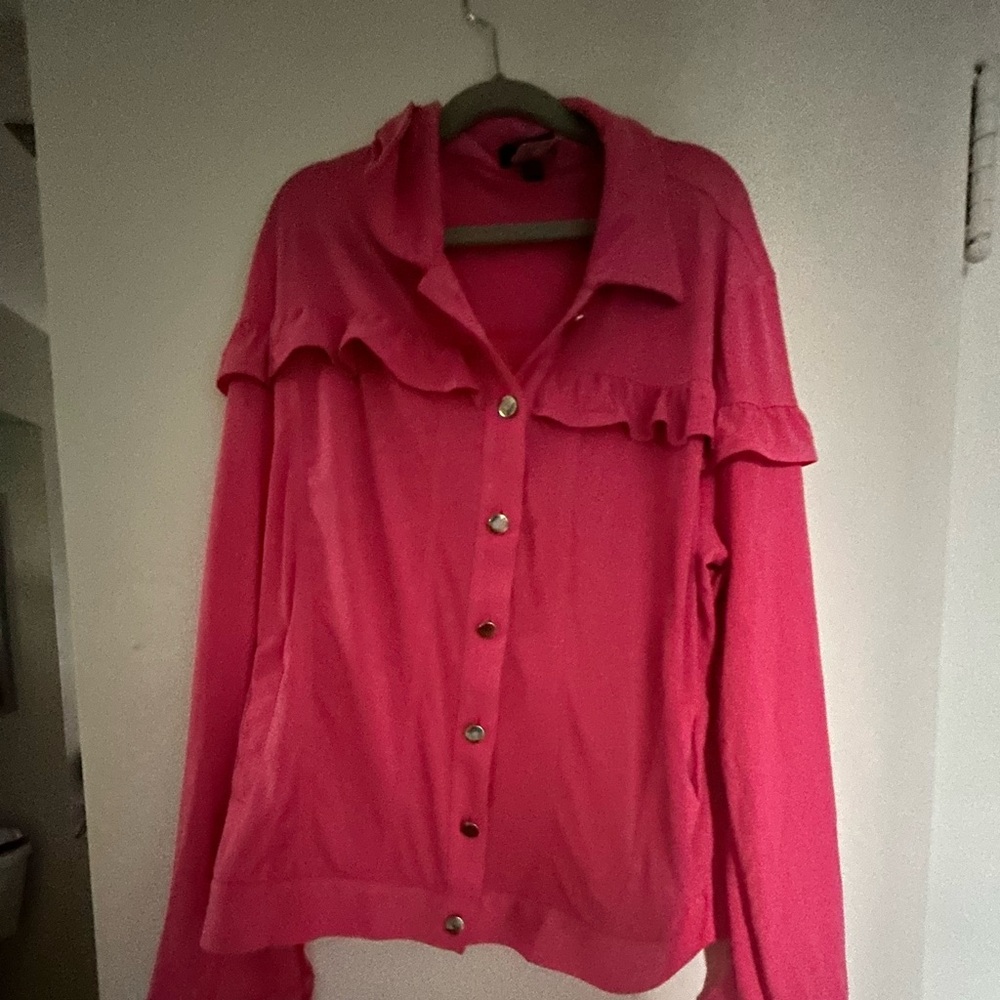 Pink guest shirt with ruffles a little bit of awestern szM